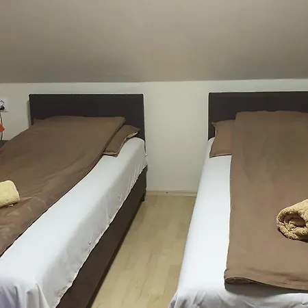 Ruttkai Vendeghaz Apartament *