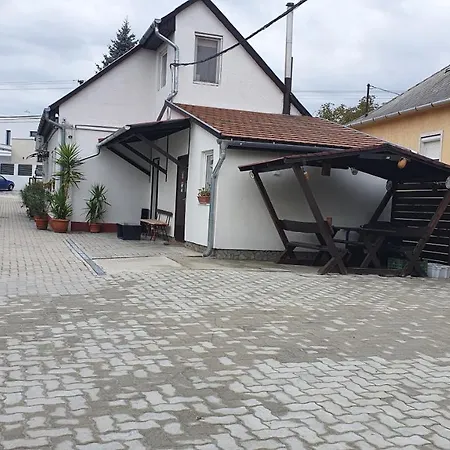 Ruttkai Vendeghaz Apartament