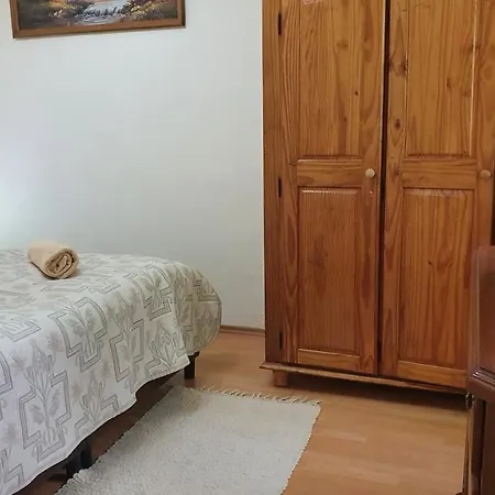 Ruttkai Vendeghaz Apartament *