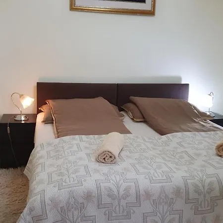 Ruttkai Vendeghaz Apartament