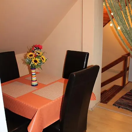 Ruttkai Vendeghaz Apartament *