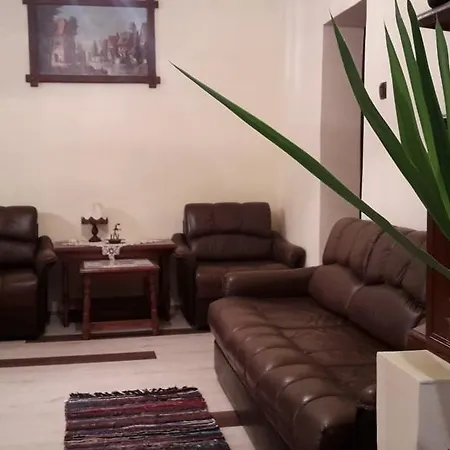 Ruttkai Vendeghaz Apartament *