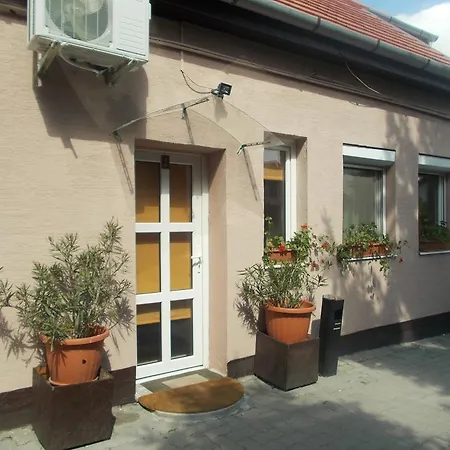 Ruttkai Vendeghaz Apartament Székesfehérvár