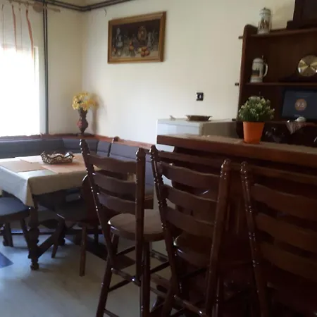 Ruttkai Vendeghaz Apartament *