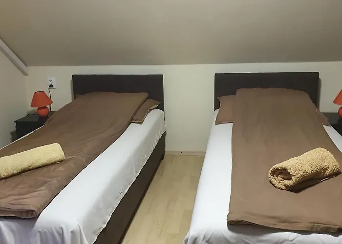 Ruttkai Vendeghaz Apartament *